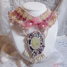 Plastron-Halskette Détente bestickt mit Perlmuttperlen ganz in Harmonie mit anderen hochwertigen Perlen